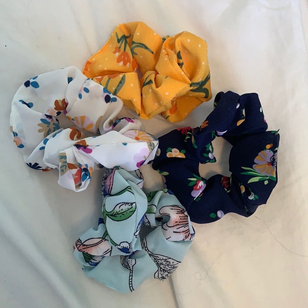 4 pack of  fabric scrunchies